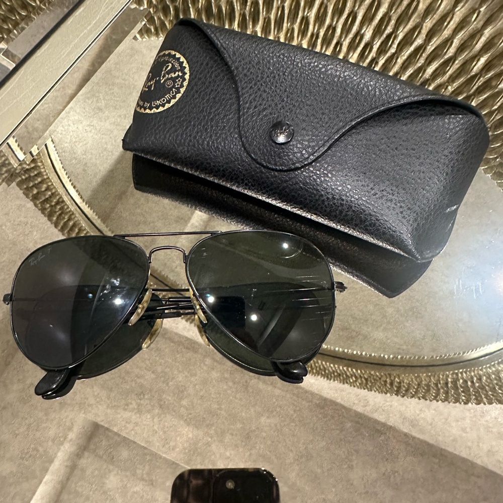 Ray-Ban Black Aviator Sunglasses polarized with Case